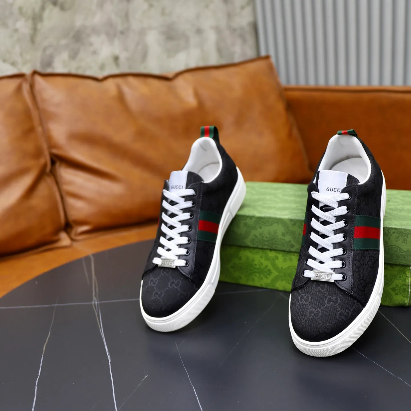 Ex-factory price: 440💰🙅‍♂️🙅‍♂️🙅‍♂️ Brand: GUCCI Standard code: 38-44 (45 customized) Grade: Same as the official website Material: Original material splicing Comfortable and breathable lining Lightweight and wear-resistant sports outsole Style category: Men's fashionable casual shoes Running sneakers Distinguished luxury brand elements Top luxury Color: actual picture color